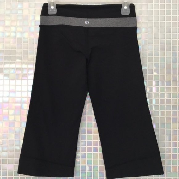 Lululemon Groove Crops/Clam Diggers Black Size 4 - Picture 3 of 7